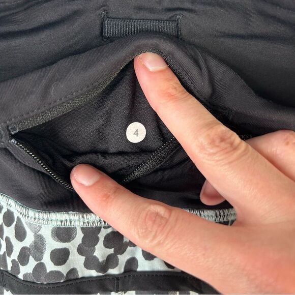 Lululemon Run: Speed Short *Block-It Pocket Ace Spot Tranquil Blue Black size 4 - Picture 12 of 13